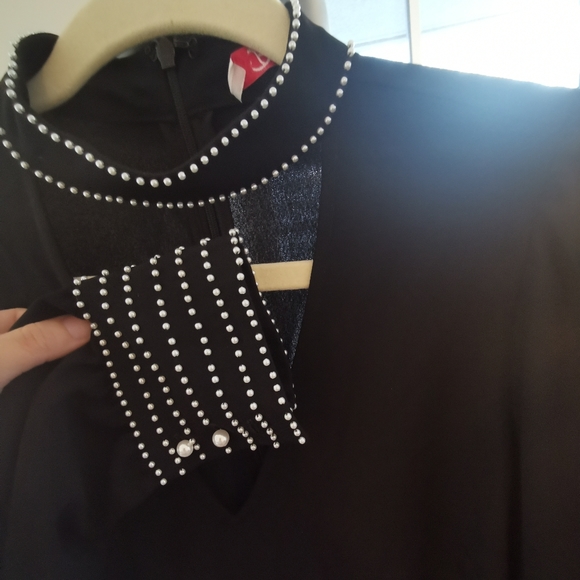 Parker V-neck Romper. - Picture 2 of 4